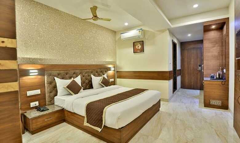Fabhotel Prime Candle Wood