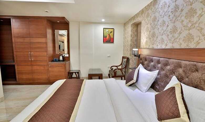Fabhotel Prime Candle Wood