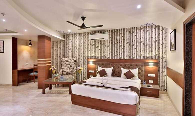 Fabhotel Prime Candle Wood