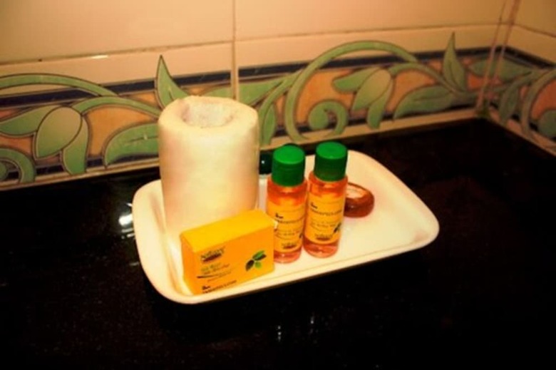 Fabhotel Prime Candle Wood