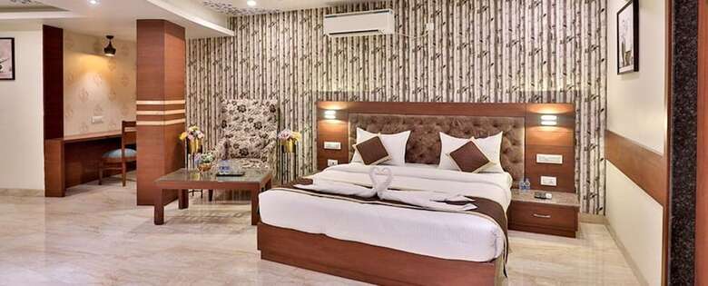 Fabhotel Prime Candle Wood