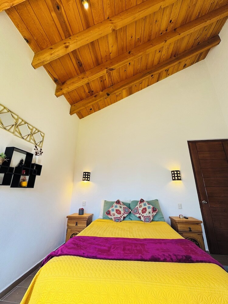 Encino House Hotel Boutique