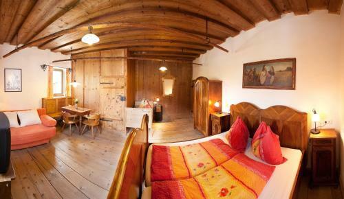 Hostal Castle Saalhof
