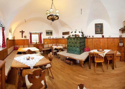 Hostal Castle Saalhof