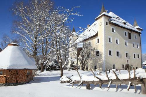 Hostal Castle Saalhof