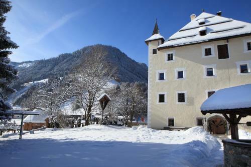 Hostal Castle Saalhof