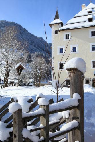 Hostal Castle Saalhof