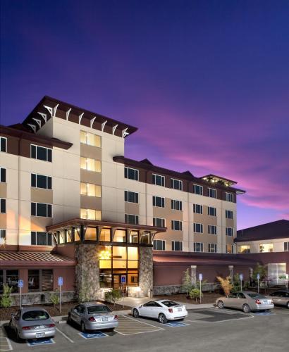 Hotel Seven Feathers Casino Resort