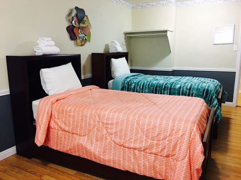 Motel Traveler's Bed & Breakfast Hostel