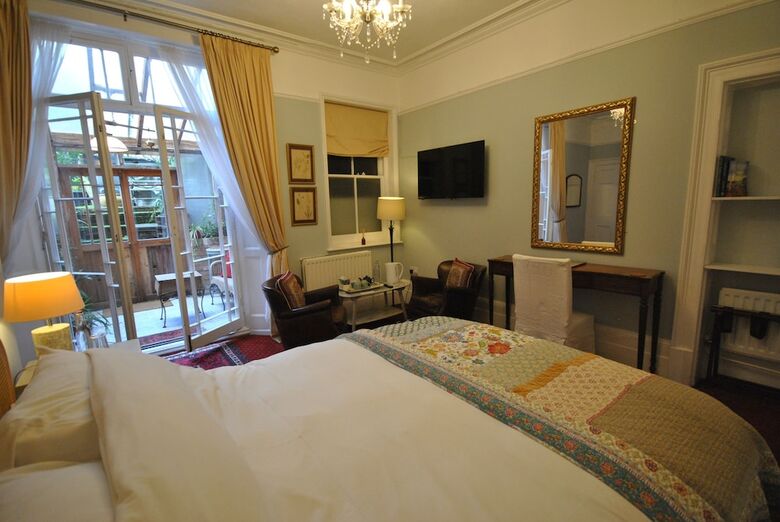 Churchill Guest House