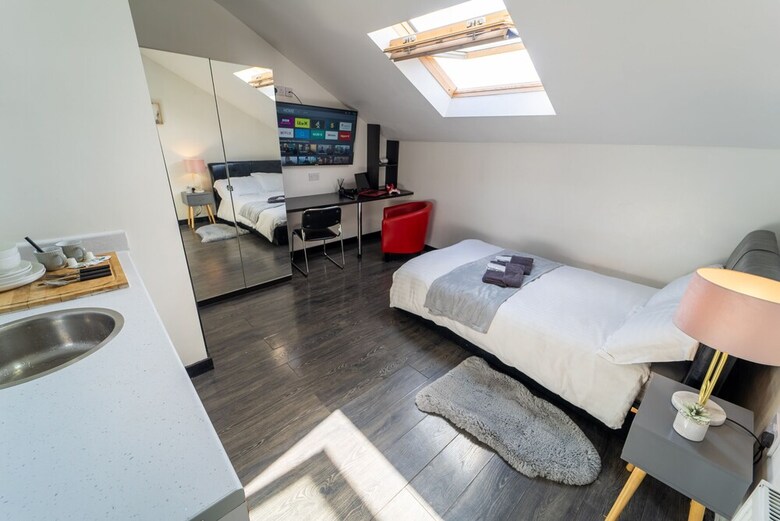 46 North Road Studios Near Qe And Uob