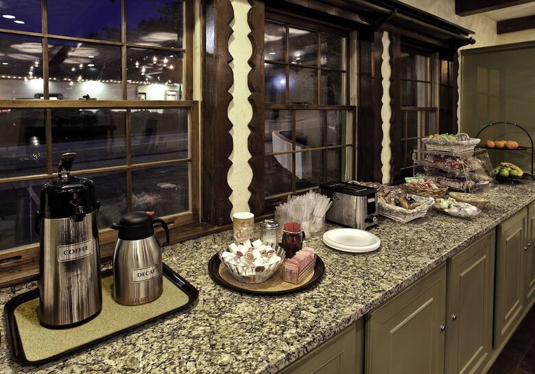 Hotel Helendorf River Inn, Suites & Conference Center