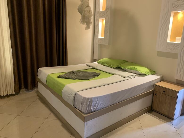 Bed & Breakfast Gorilla Home Stay