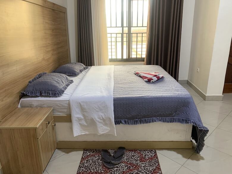Bed & Breakfast Gorilla Home Stay