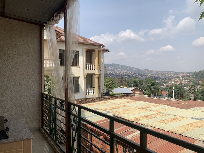 Bed & Breakfast Gorilla Home Stay