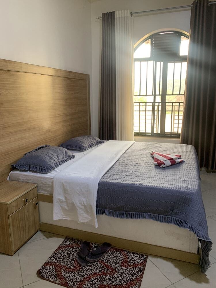 Bed & Breakfast Gorilla Home Stay