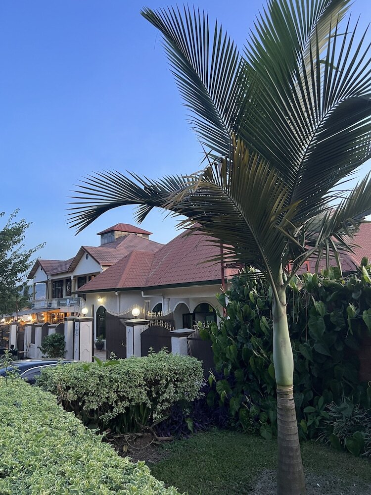 Bed & Breakfast Gorilla Home Stay