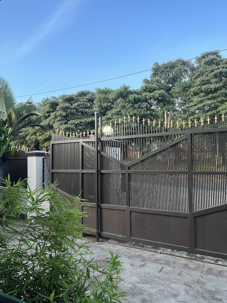Bed & Breakfast Gorilla Home Stay