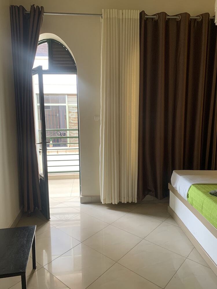 Bed & Breakfast Gorilla Home Stay