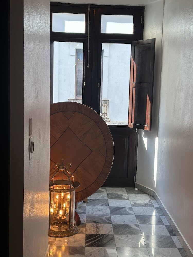 Hotel 352 Guest House