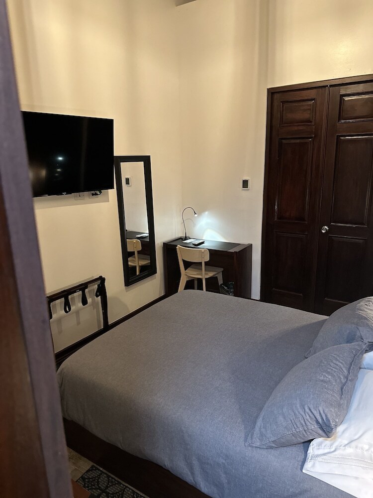 Hotel 352 Guest House