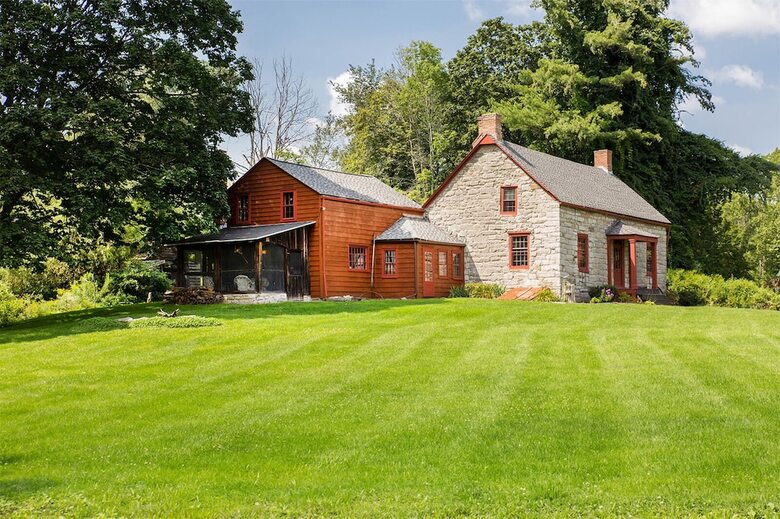 Bed & Breakfast 1735 Stone Farmhouse