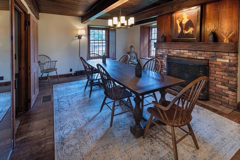 Bed & Breakfast 1735 Stone Farmhouse