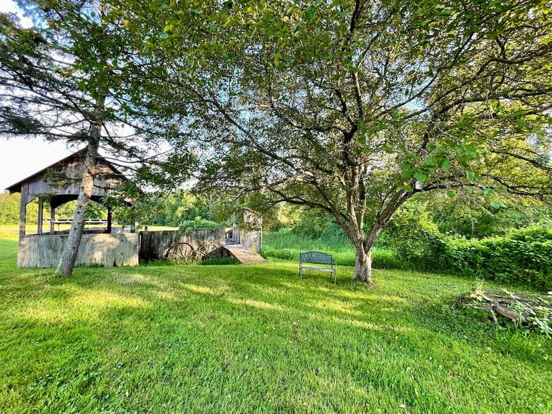 Bed & Breakfast 1735 Stone Farmhouse