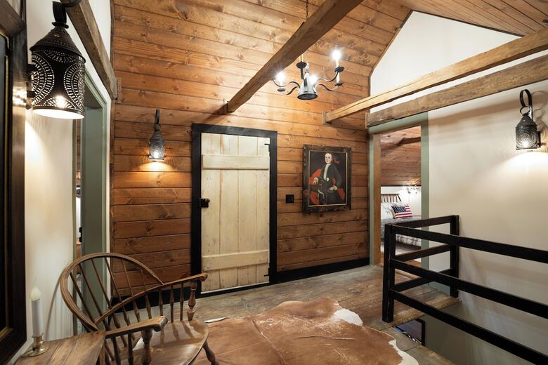 Bed & Breakfast 1735 Stone Farmhouse