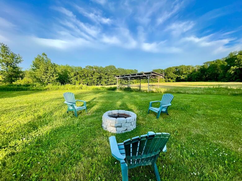 Bed & Breakfast 1735 Stone Farmhouse