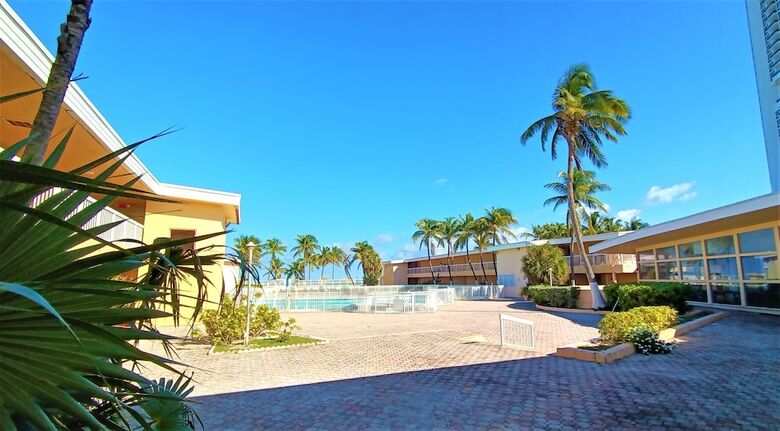 Hotel Sahara Beach Club