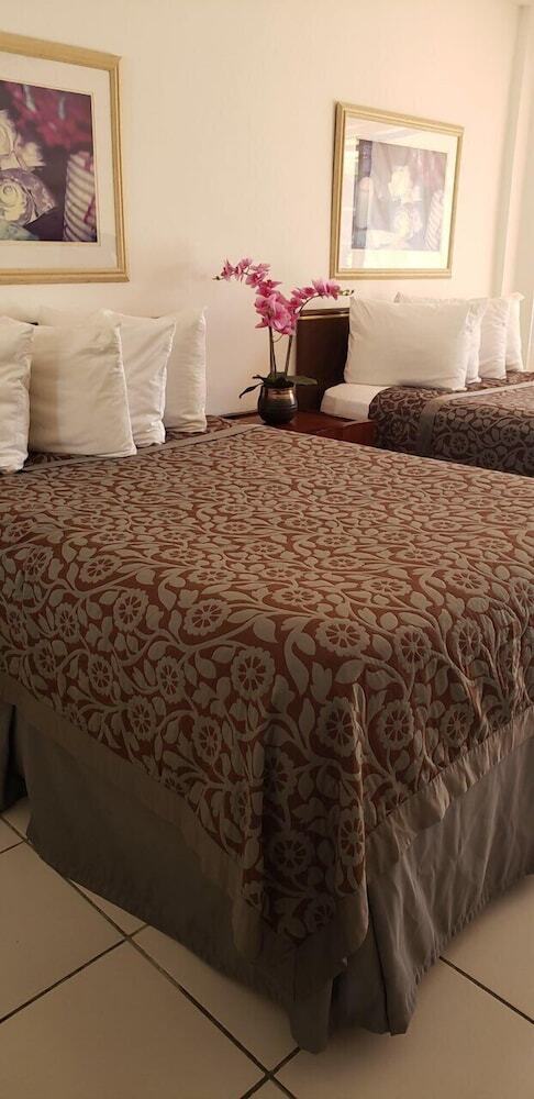 Hotel Sahara Beach Club