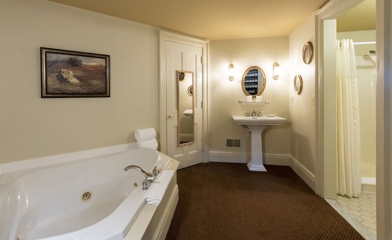 Hotel White Springs Manor A Belhurst Property