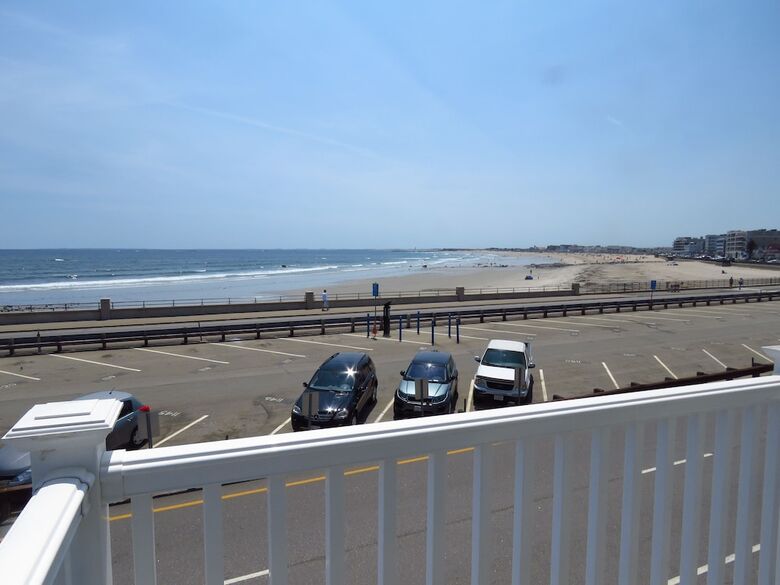 Hotel Breakers By The Sea