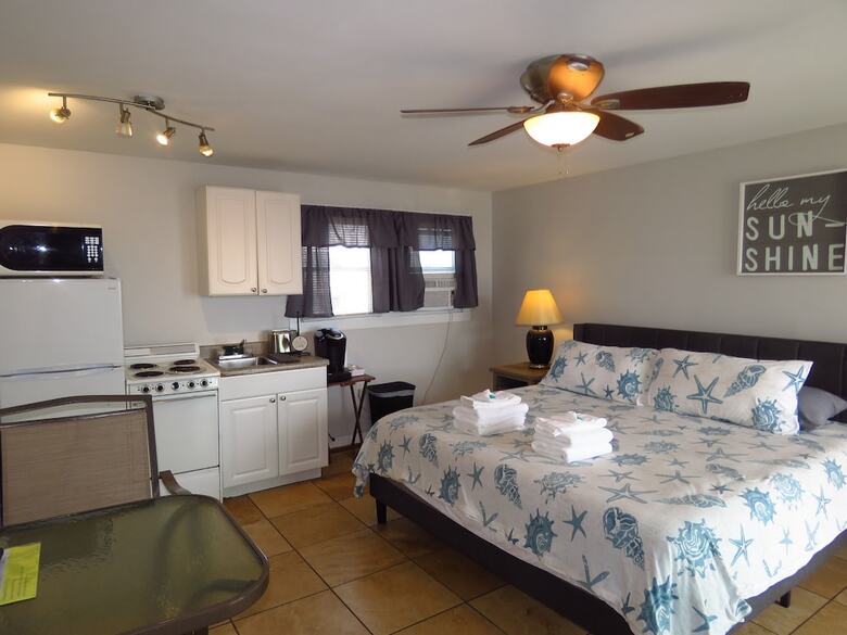 Hotel Breakers By The Sea