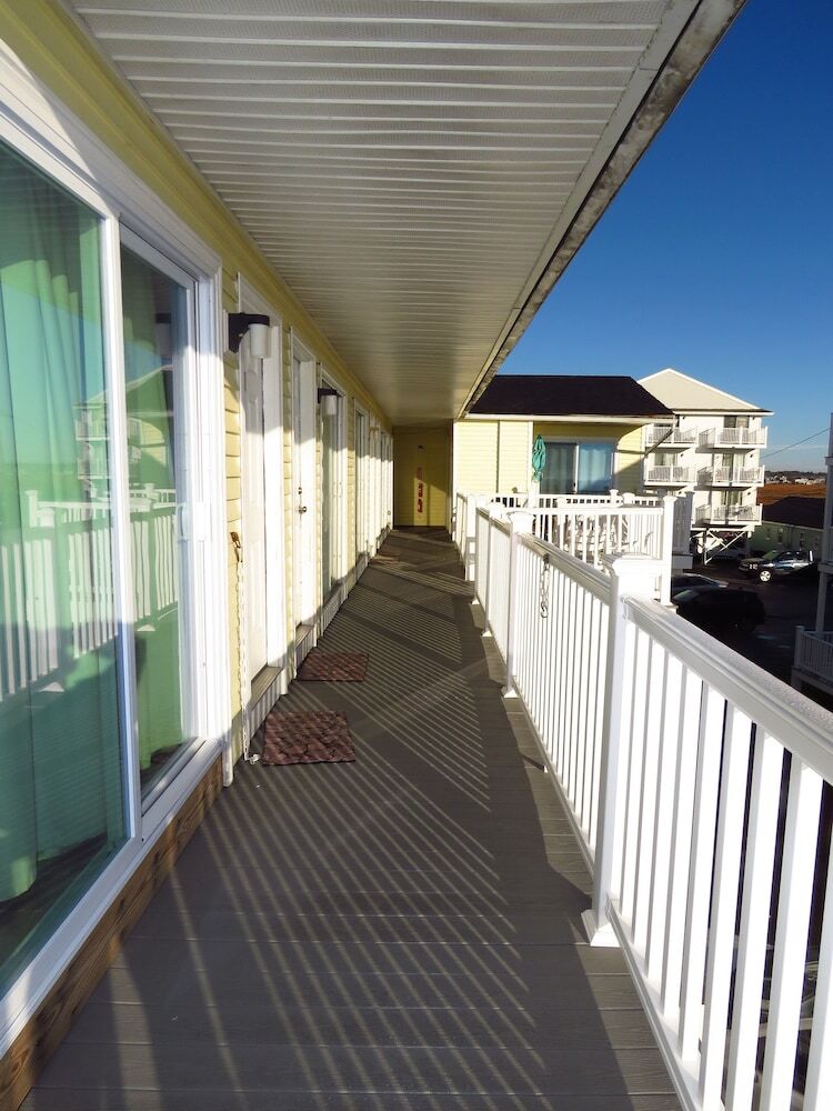 Hotel Breakers By The Sea