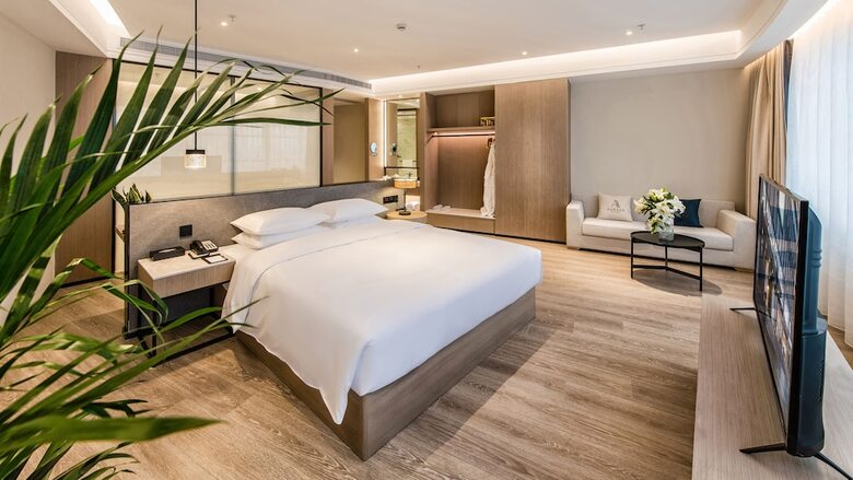 Zhangjiagang Suning Auraya Hotel