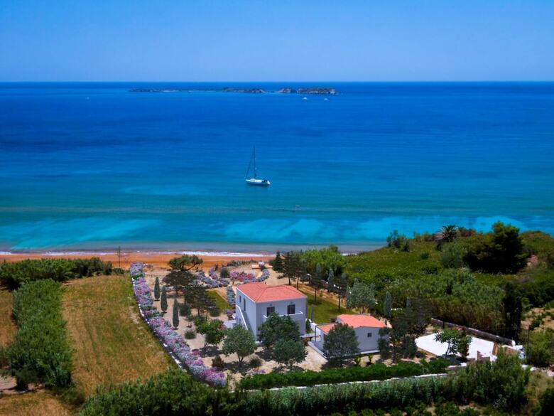 Grand Blue Beach Apartments & Suites