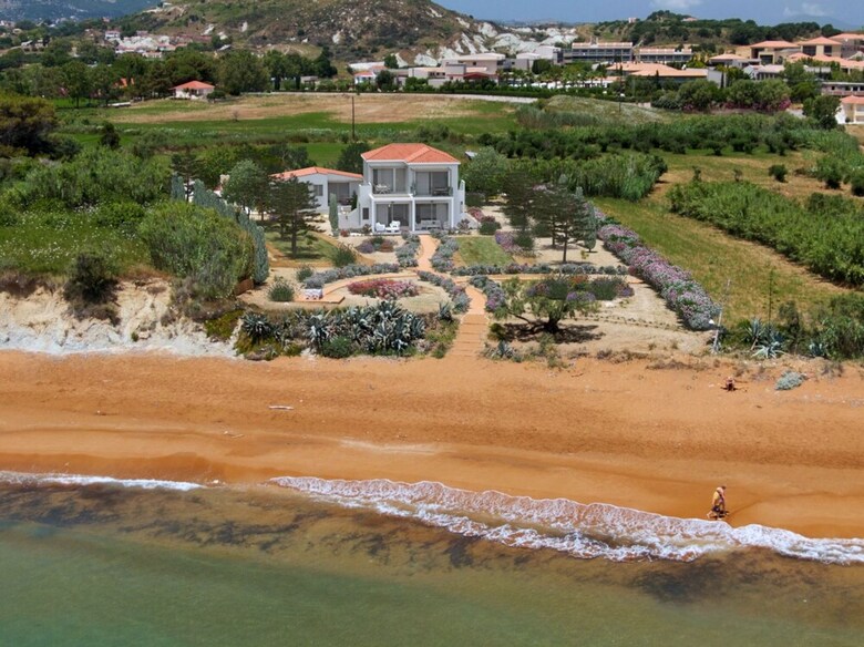 Grand Blue Beach Apartments & Suites