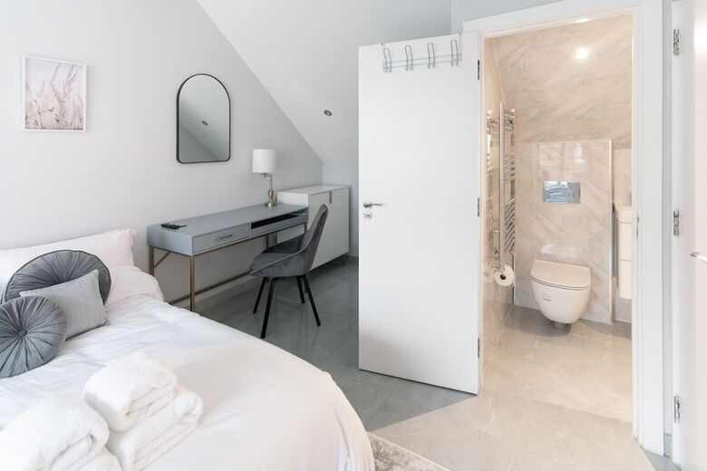 Luxury 5bd Guesthouse