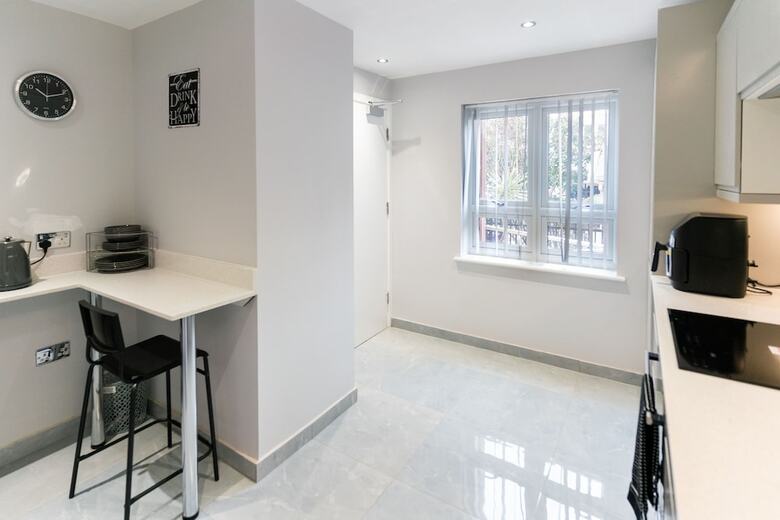 Luxury 5bd Guesthouse