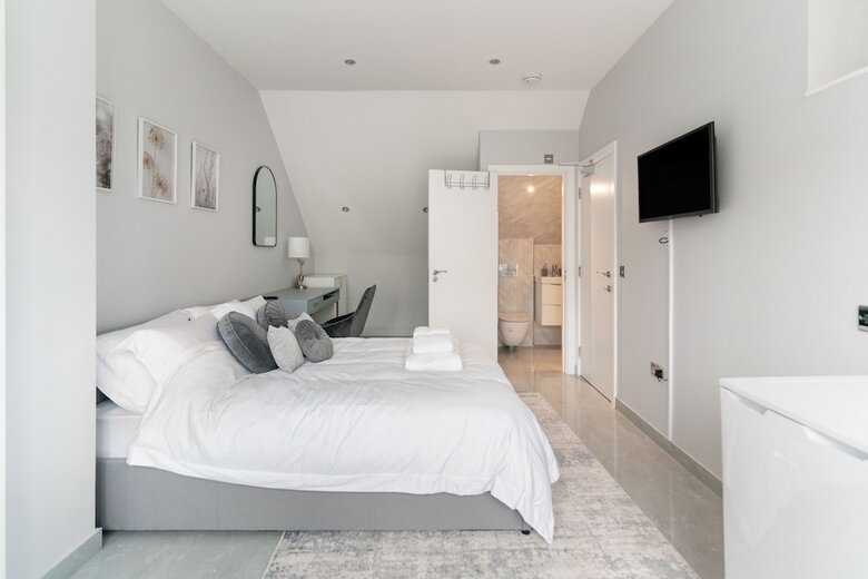 Luxury 5bd Guesthouse