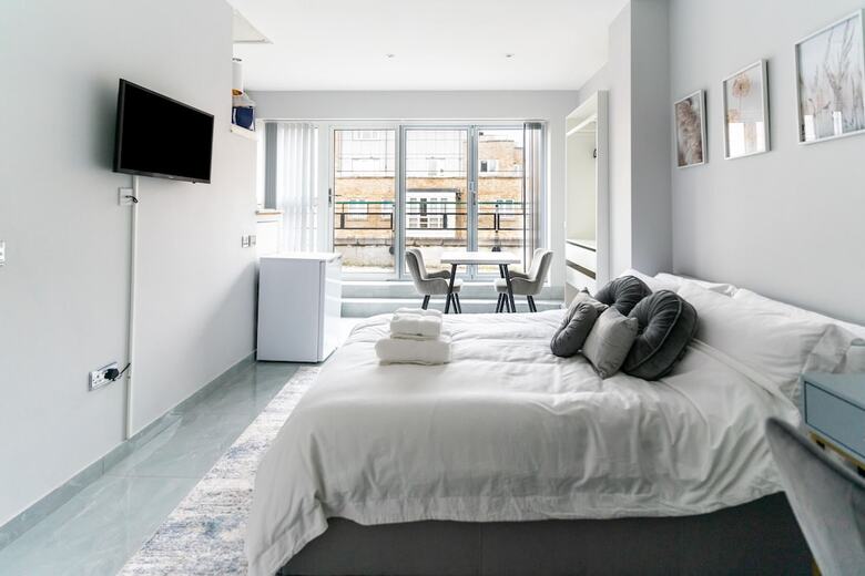 Luxury 5bd Guesthouse