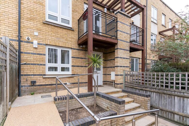Luxury 5bd Guesthouse