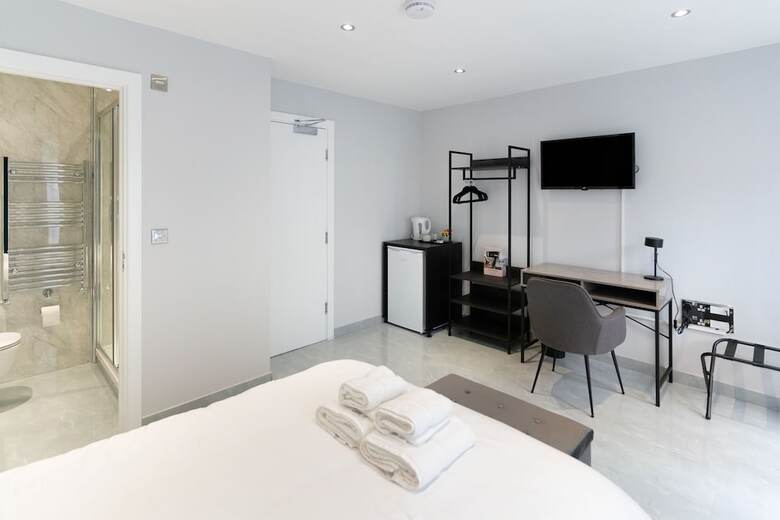 Luxury 5bd Guesthouse