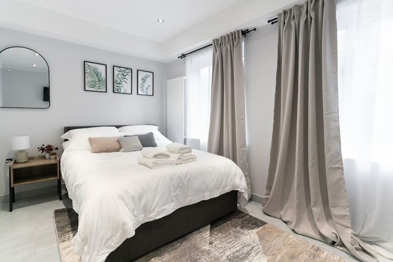 Luxury 5bd Guesthouse
