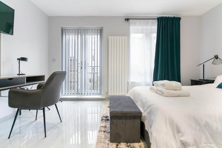 Luxury 5bd Guesthouse