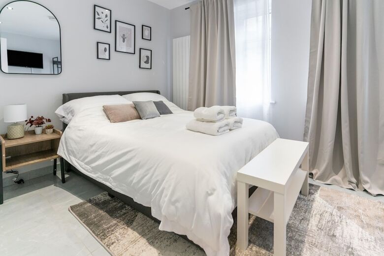 Luxury 5bd Guesthouse