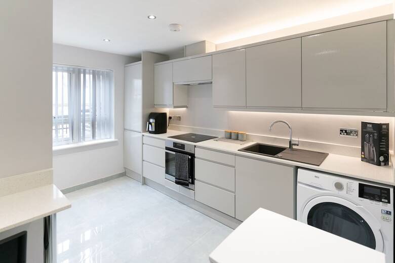 Luxury 5bd Guesthouse