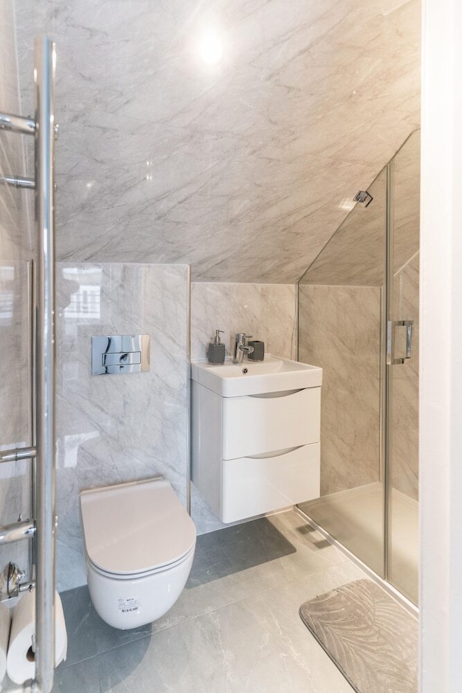 Luxury 5bd Guesthouse